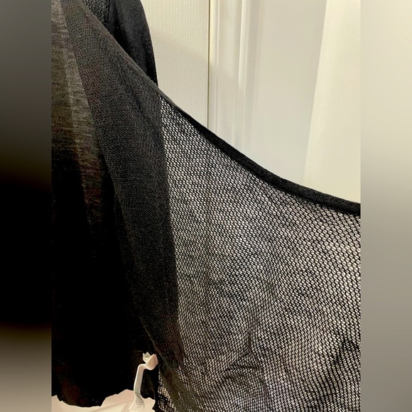 Brand new Calvin Klein sweater - Picture 3 of 6